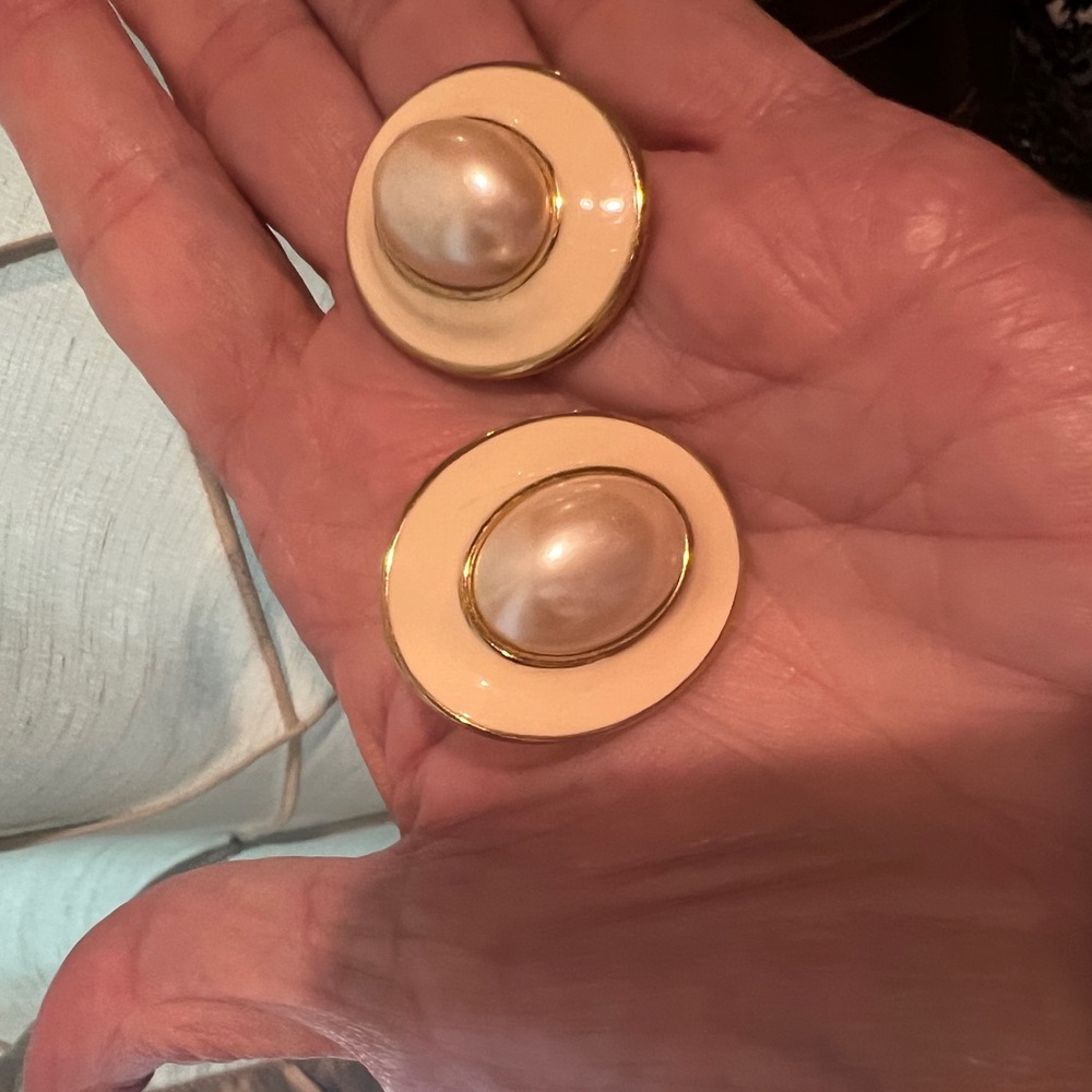 Vintage Elegant Cream and Gold Pierced Earrings